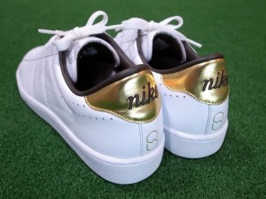 nike-zoom-tennis-classic-hf-white-metallic-gold-2-570x427